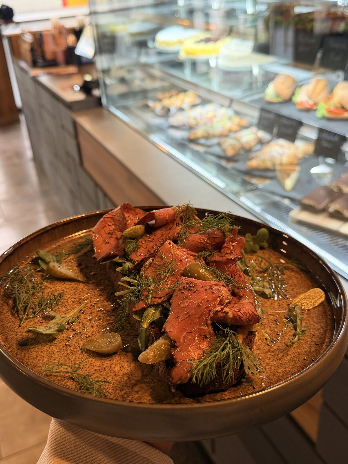 Avocado Toast mit Tomaten bei Il Mio Caffe